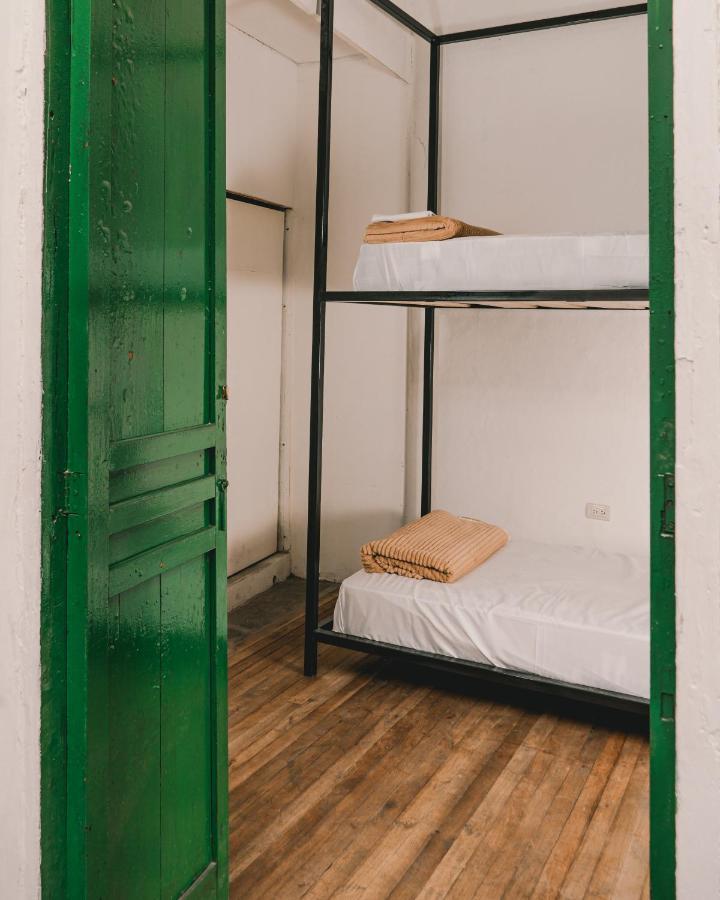 Wild Monkey Hostel Cuenca Ngoại thất bức ảnh